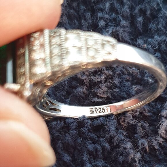 Emerald Green and Silver Women's Ring - Picture 10 of 11